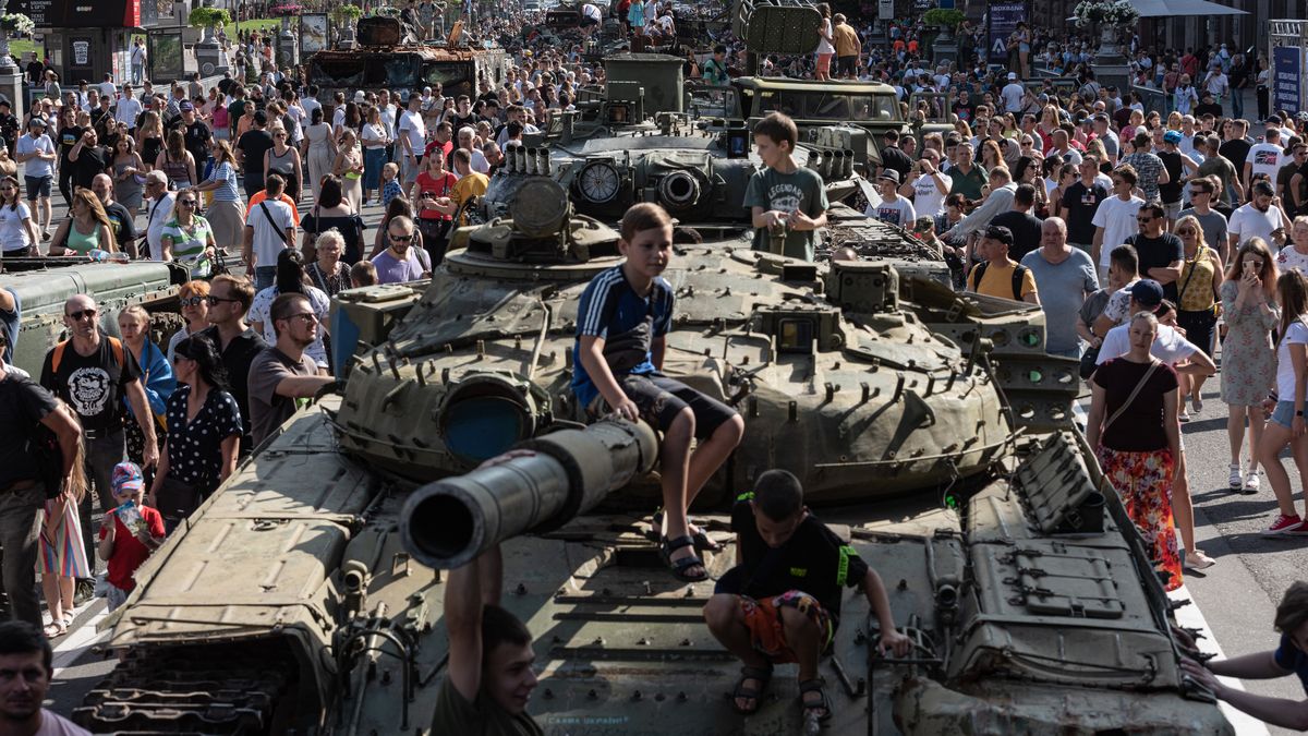 Fotky: Nástroje pro velké ruské vítězství se proměnily v dětské prolézačky